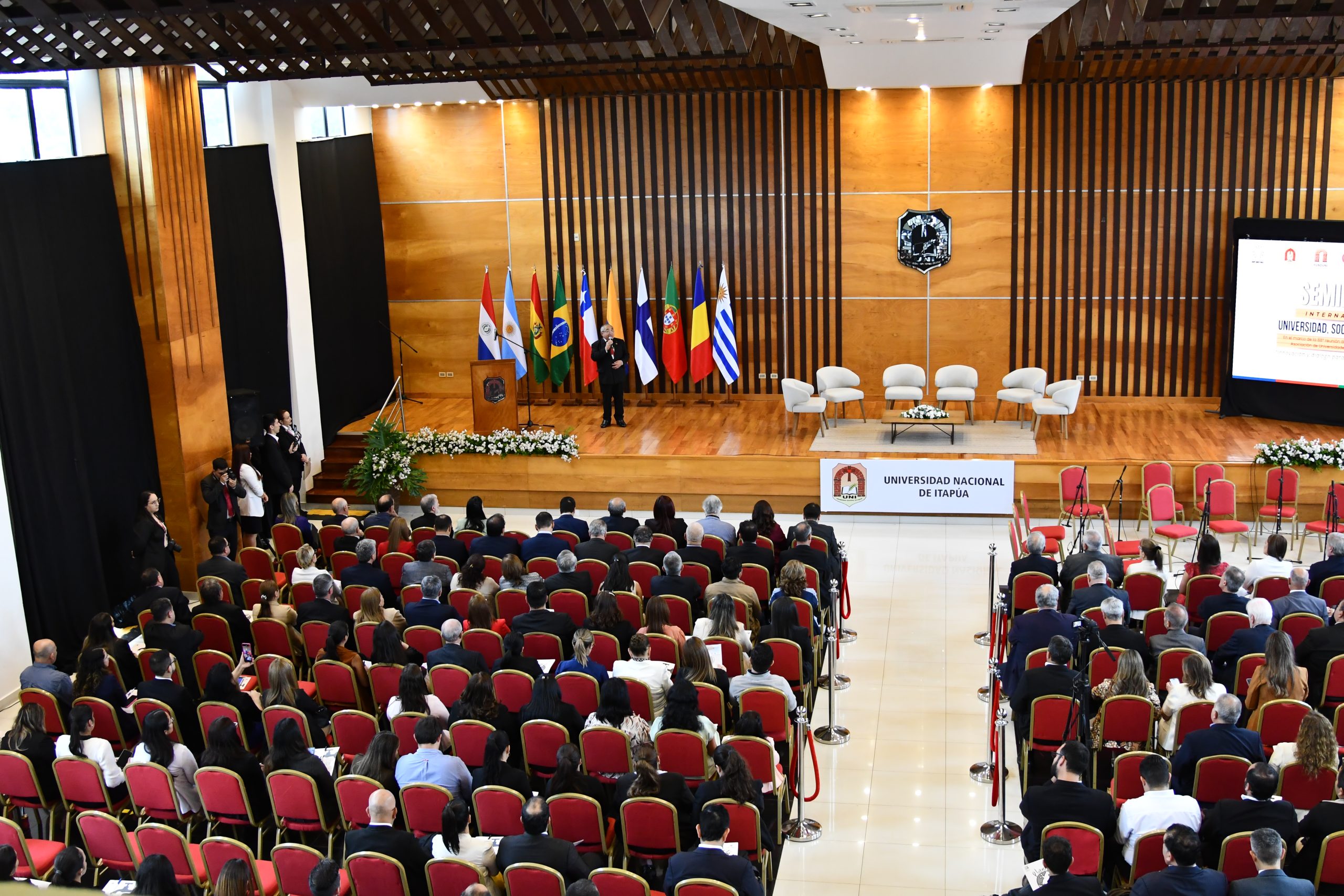 Auditorio de la Universidad Nacional de Itapúa, Paraguay, durante el Seminario Universidad, Sociedad y Estado de AUGM el 14 de noviembre de 2025.