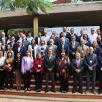 Delegados asesores en la escalinata de la Universidad Nacional de Asunción, Paraguay.